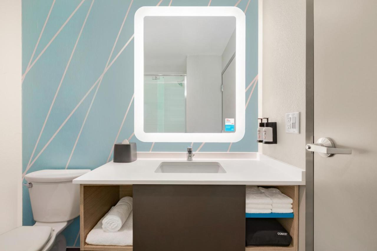 Avid Hotels Milwaukee West - Waukesha By Ihg Pewaukee Extérieur photo