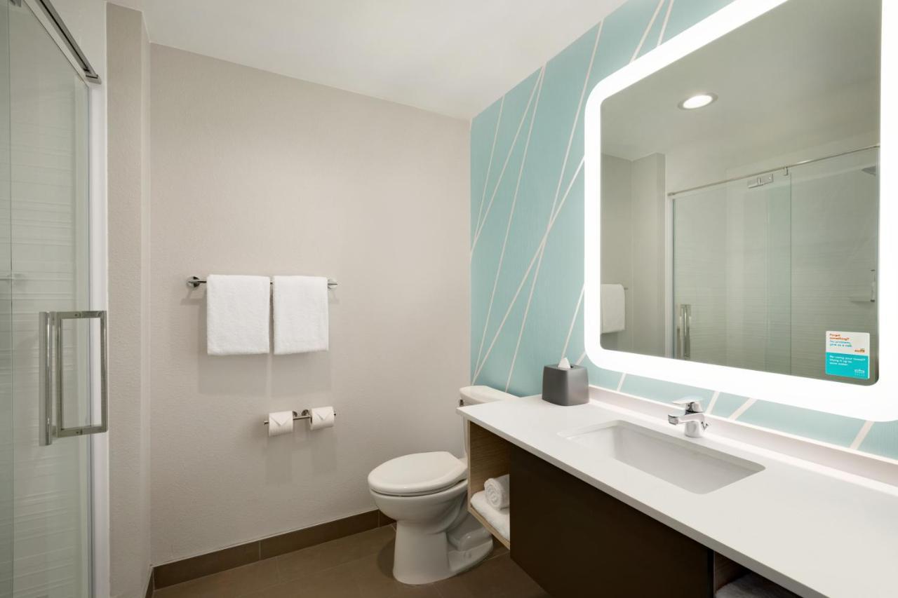 Avid Hotels Milwaukee West - Waukesha By Ihg Pewaukee Extérieur photo