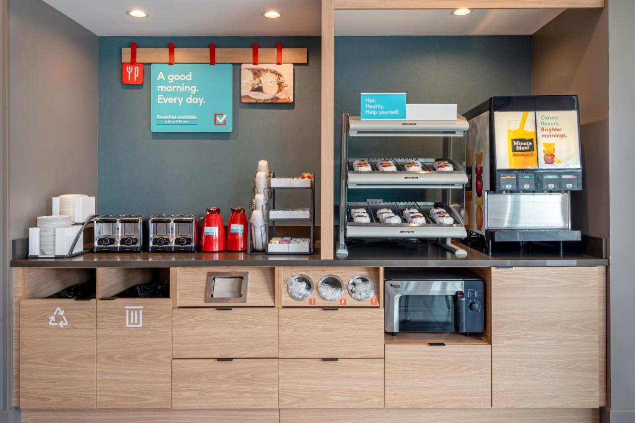 Avid Hotels Milwaukee West - Waukesha By Ihg Pewaukee Extérieur photo