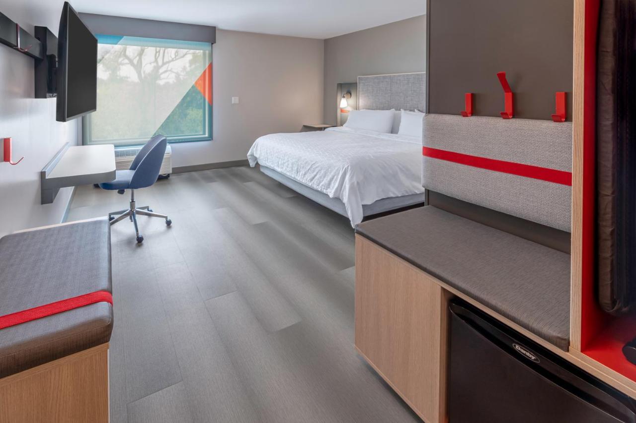 Avid Hotels Milwaukee West - Waukesha By Ihg Pewaukee Extérieur photo