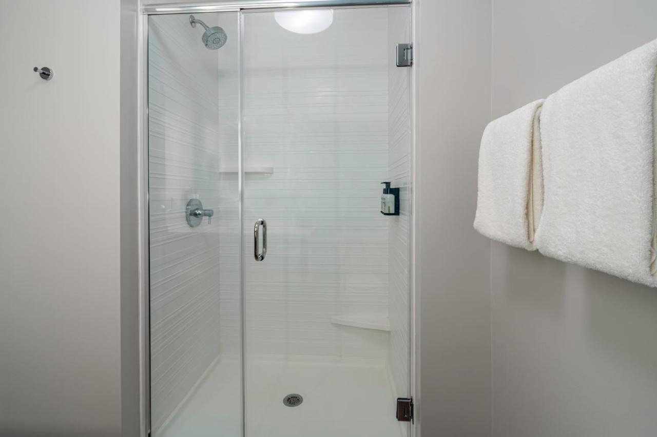 Avid Hotels Milwaukee West - Waukesha By Ihg Pewaukee Extérieur photo