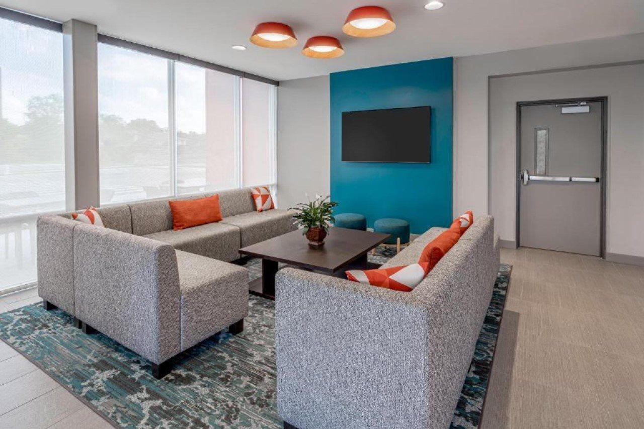 Avid Hotels Milwaukee West - Waukesha By Ihg Pewaukee Extérieur photo
